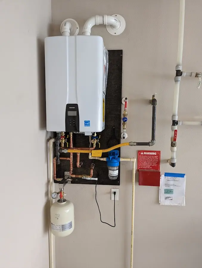 Professional plumber installing copper piping in a Everett home